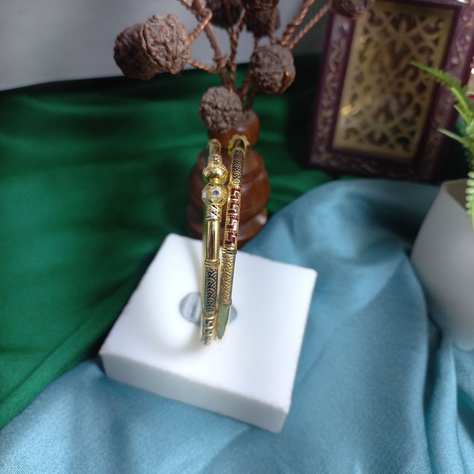 22K Gold Fancy Ball Pipe Bangle